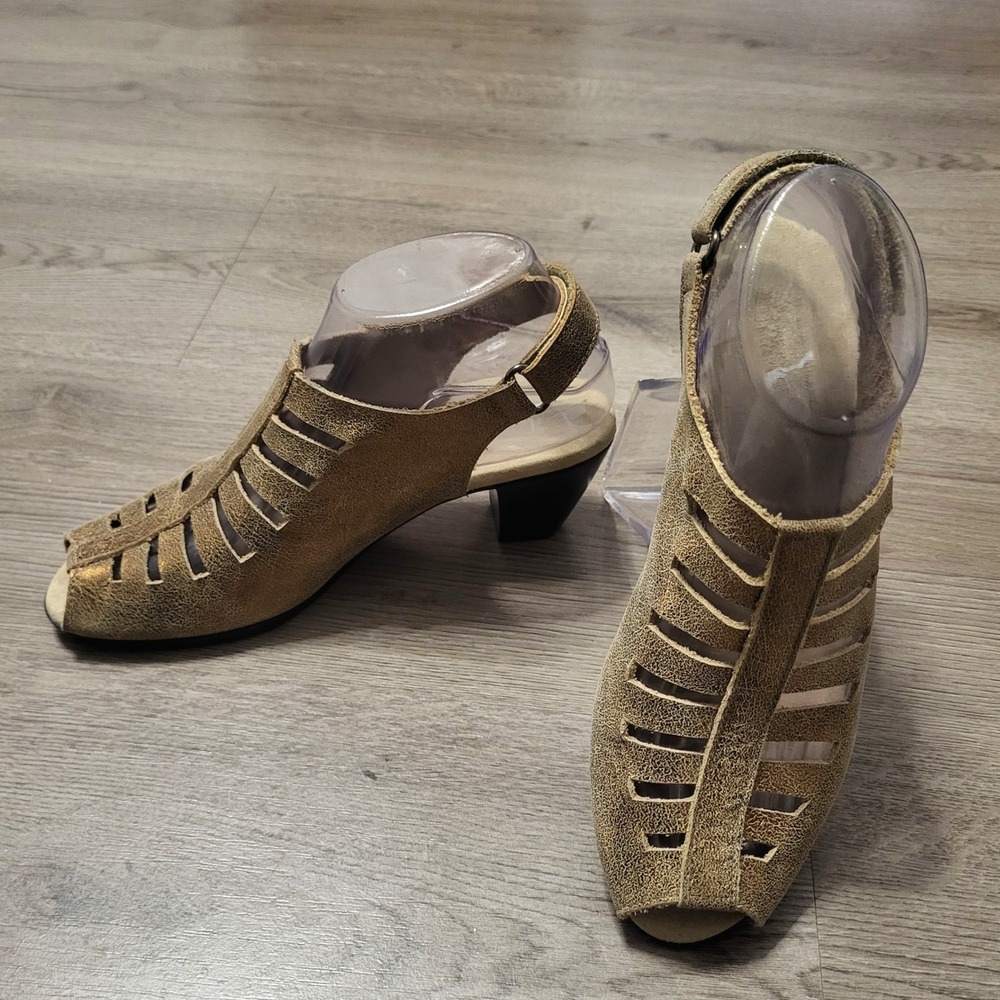 Munro Womens Gold Metallic Crackle Leather Slingback Block Heel Sandals 7.5